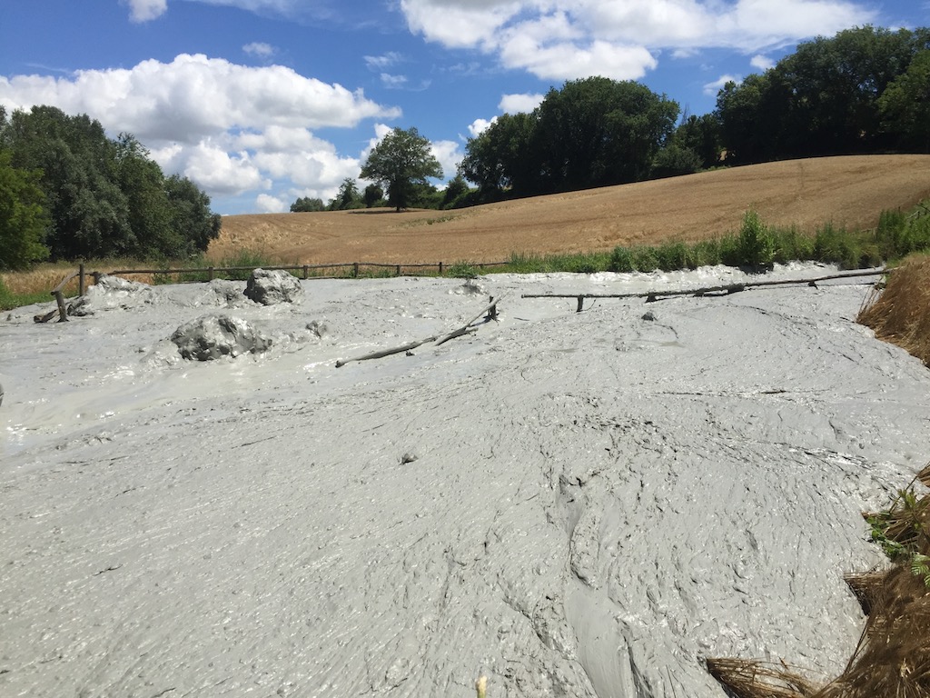 Monteleone di Fermo: la meraviglia del parco dei vulcanelli di fango