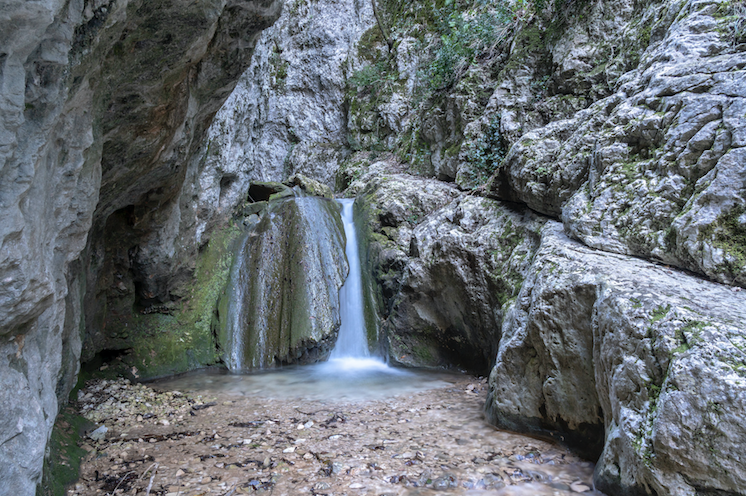 Water jumps, the little waterfalls of Marche