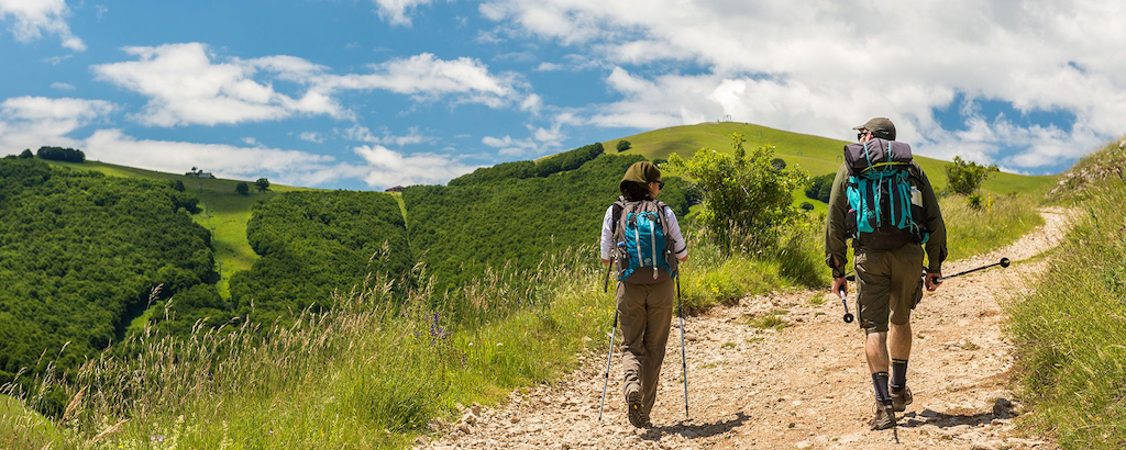 Quattro itinerari per viaggiare (a piedi) tra Marche, Umbria e non solo