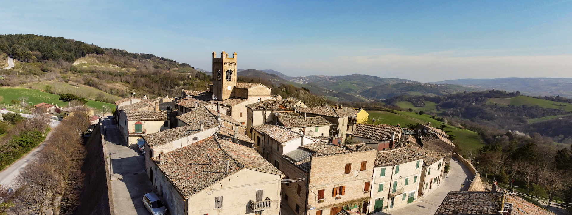 Montefabbri, un piccolo universo di pace e storie